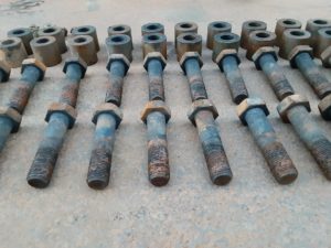 手のひら大の錆だらけのボルトをレーザブラストすると、こんなにキレイに！防錆塗料も塗って化粧直し！