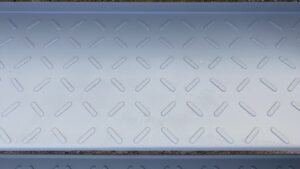 ＜錆だらけの鉄骨階段再生＞レーザブラスト等で鉄骨階段のサビ落とし＆防錆塗装にて再生させてみました